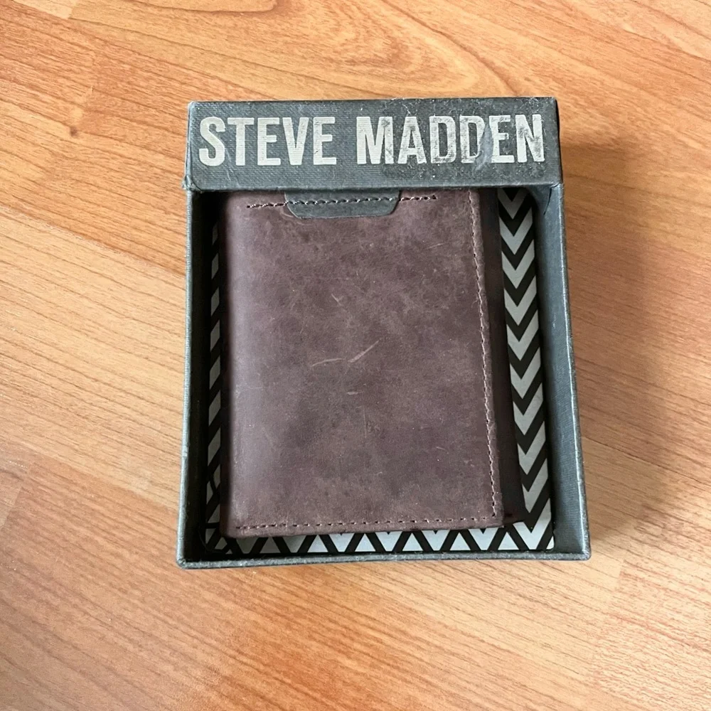 NIB Steve Madden Leather Trifold Wallet